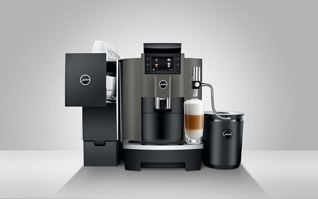 De molen P.A.G.2 tilt de koffiekwaliteit en -belevenis van de W8 naar een nieuwe standaard. Hij zorgt voor het perfecte maalgoed en rust na de koffiebereiding in ontspannen toestand om de lange levensduur te verhogen. De volmaakte koffiekwaliteit is gebaseerd op andere key technologies van JURA: het pulserend extractieproces P.E.P.® voor intense espresso, de One-Touch Lungo-functie voor de milde americano en de technologie voor microschuim voor romige cappuccino. Deze trilogie van technologieën biedt echt koffiegenot in zijn volle omvang.